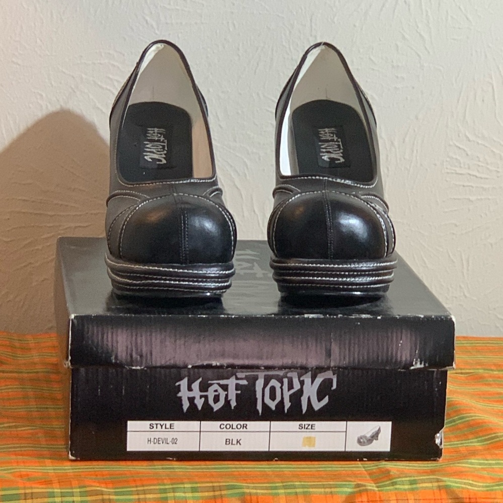 Hot Topic Black Platform Shoes with White Stitching